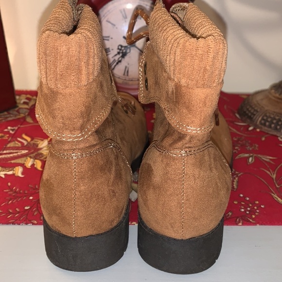 St John’s Bay Size 6.5 Medium.  Like new condition. - Picture 5 of 9